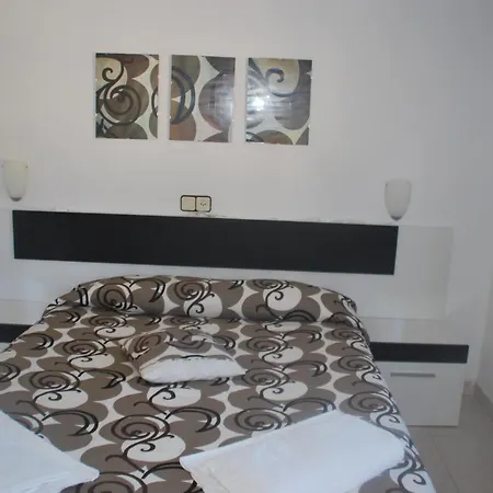 Fonda Lluna Guest house *